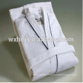 Poly coton durable Waff50 / 50 gaufre en coton léger Poly bon marché En gros en vrac blanc peignoir Bathrobele hôtel blanc